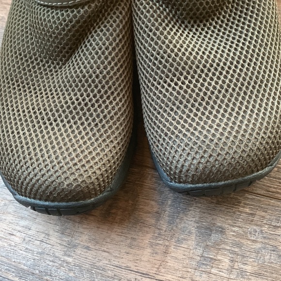 MERRELL. Slip ons.  Size 8. Green. And so comfy - Picture 4 of 7